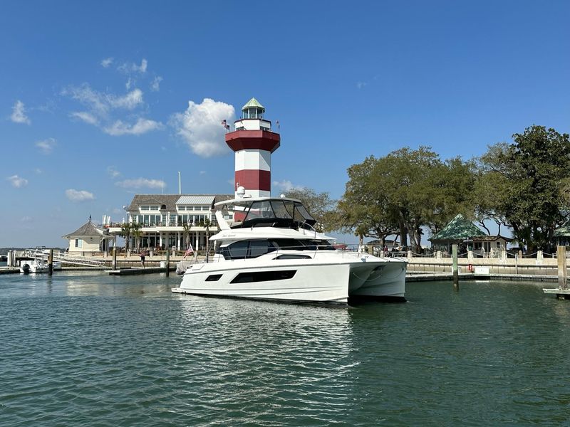 2020 Aquila 44