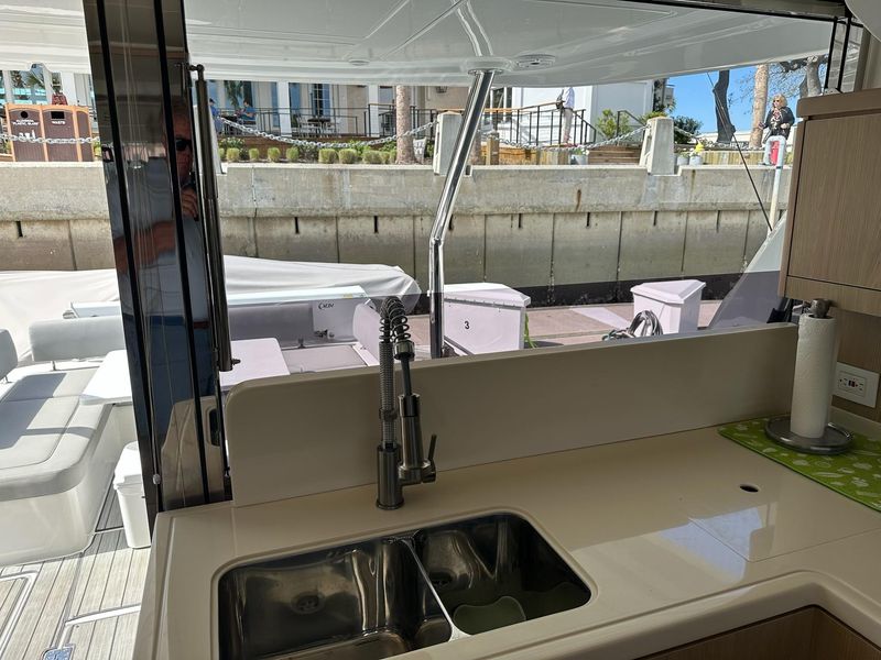 2020 Aquila 44