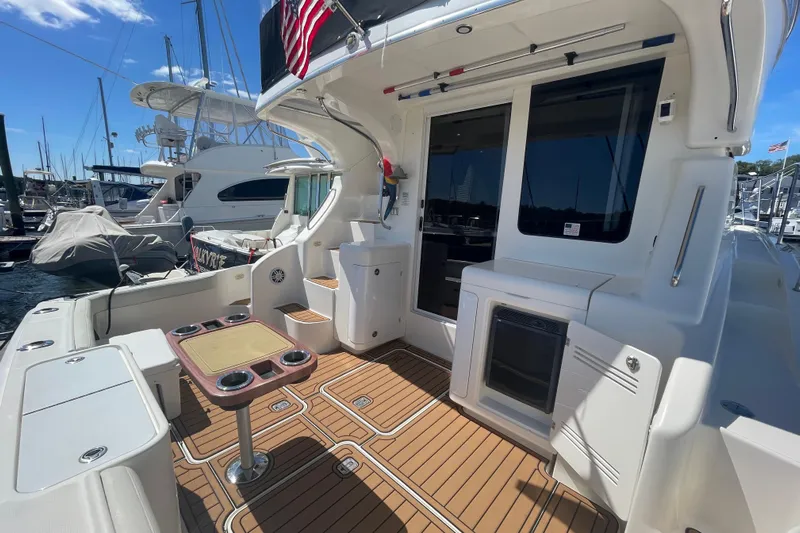 Born Free Yacht Photos Pics 2007 Silverton 38 Convertible yacht with teak deck and outdoor seating area at marina.