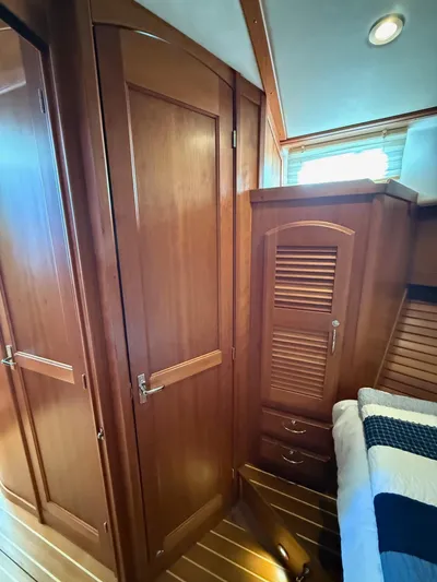 We''ll Sea Yacht Photos Pics 2011 Sabre 40 Sedan interior with wooden cabinetry and cozy bedding.