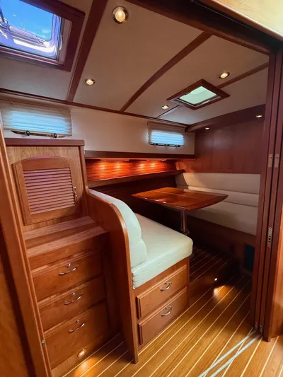 We''ll Sea Yacht Photos Pics 2011 Sabre 40 Sedan interior with wood finish, cozy seating, and elegant lighting.