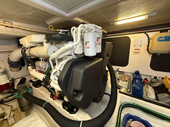 We''ll Sea Yacht Photos Pics Engine room of a 2011 Sabre 40 Sedan yacht, showcasing machinery and components.