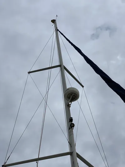 Nymph Yacht Photos Pics Marlow Hunter 40 sailboat mast against cloudy sky, 2014 model.