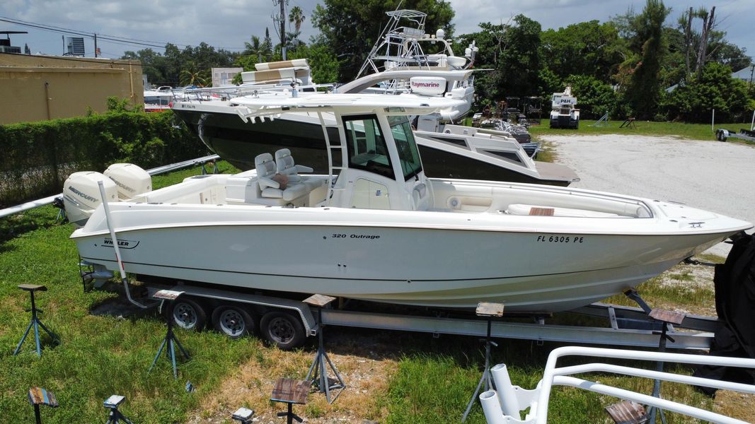 2011 Boston Whaler 320 Outrage