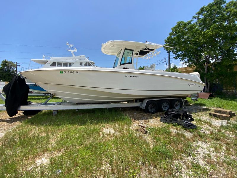 2011 Boston Whaler 320 Outrage