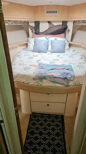 Elusive Yacht Photos Pics Cozy bedroom in 1997 Carver 500 Cockpit Motor Yacht with nautical decor.