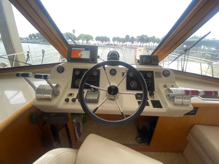 Thistle Do Nicely Yacht Photos Pics 