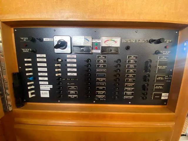 Thistle Do Nicely Yacht Photos Pics 