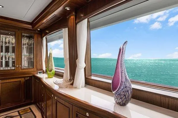 Batavia Yacht Photos Pics Luxurious interior of 2003 Richmond Yachts 135 Motor Yacht with ocean view.