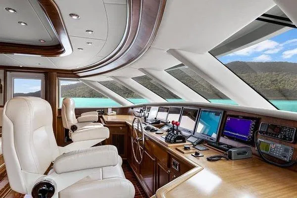 Batavia Yacht Photos Pics Luxurious helm of 2003 Richmond Yachts 135 Motor Yacht with panoramic ocean view.