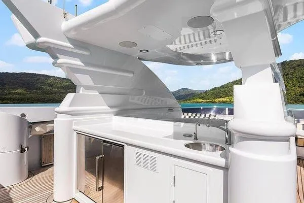 Batavia Yacht Photos Pics Luxurious outdoor bar area on 2003 Richmond Yachts 135 Motor Yacht with scenic ocean view.