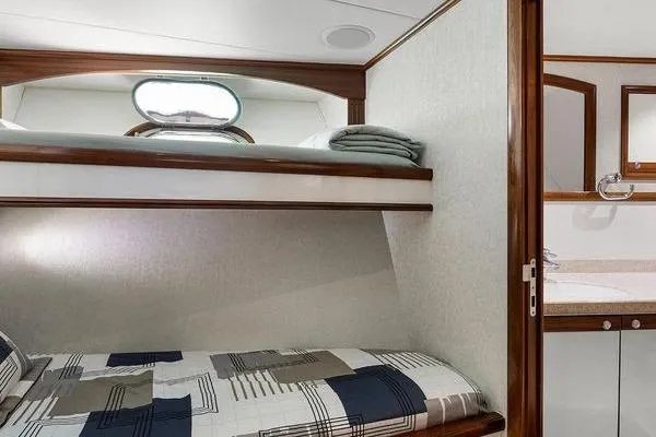 Batavia Yacht Photos Pics Bunk beds in Richmond Yachts 135 Motor Yacht, 2003 model, with modern decor and porthole window.