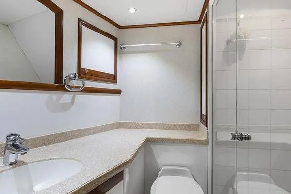 Batavia Yacht Photos Pics Luxurious bathroom on 2003 Richmond Yachts 135 Motor Yacht, featuring modern fixtures and elegant design.