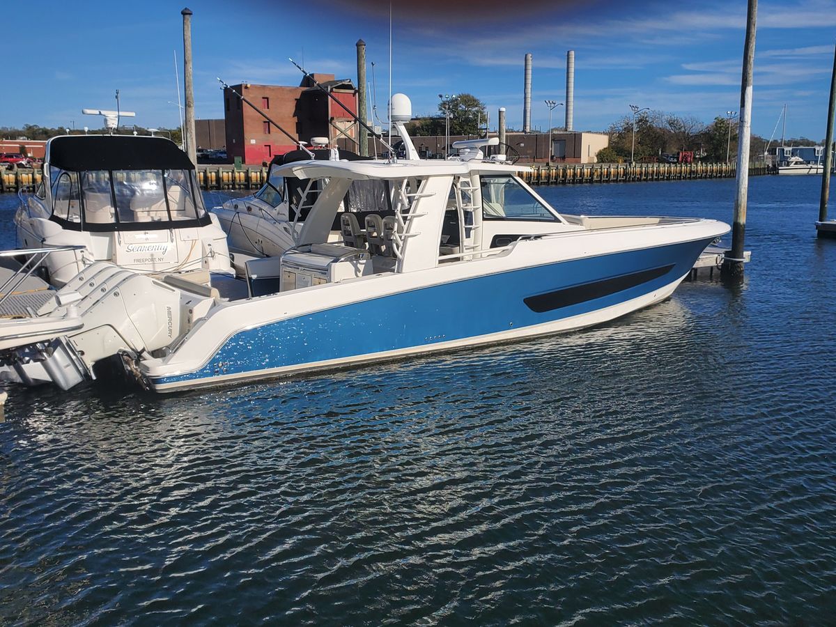 2017 Boston Whaler 42 