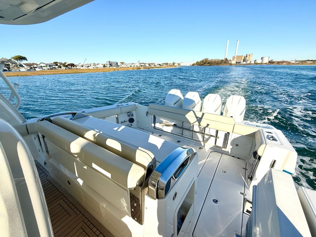 2017 Boston Whaler 42 