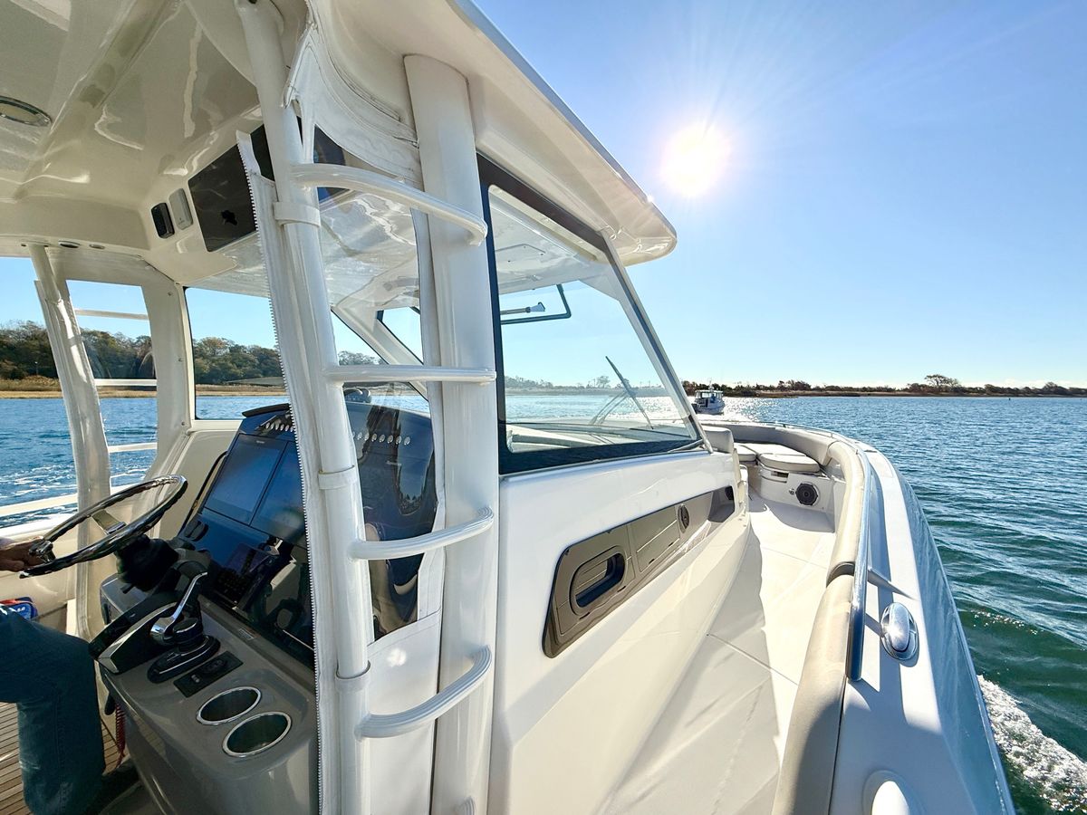 2017 Boston Whaler 42 