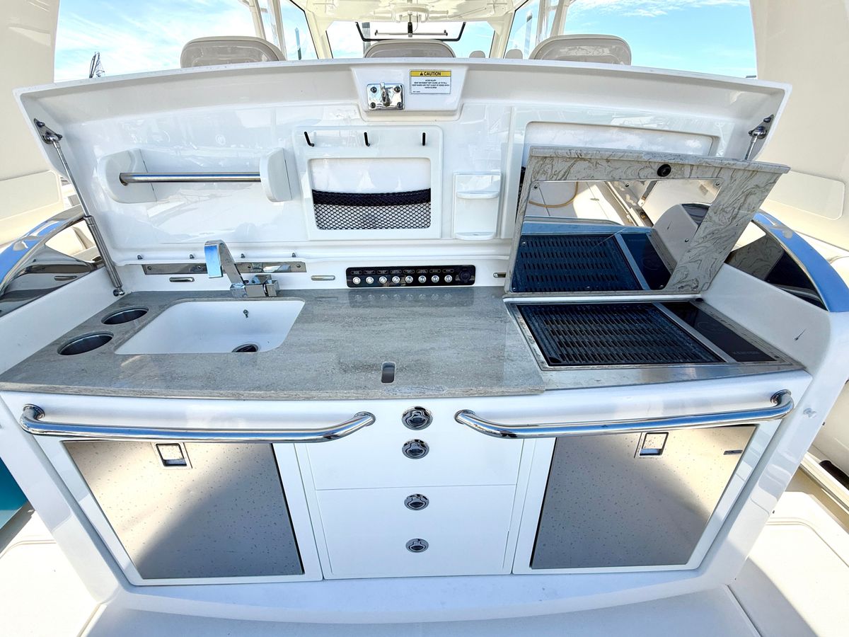 2017 Boston Whaler 42 