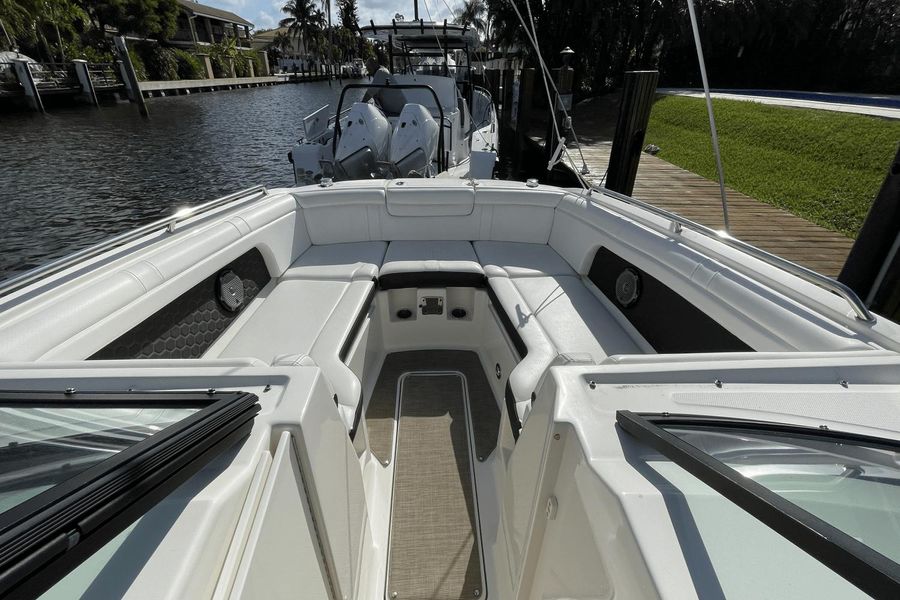 2018 Sea Ray SDX 290 Outboard