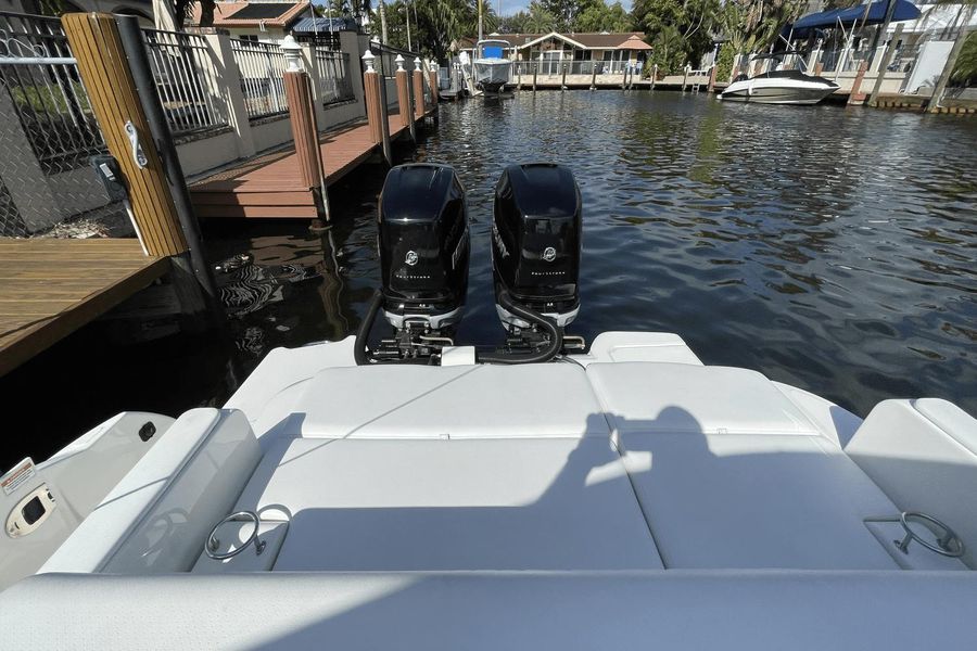 2018 Sea Ray SDX 290 Outboard
