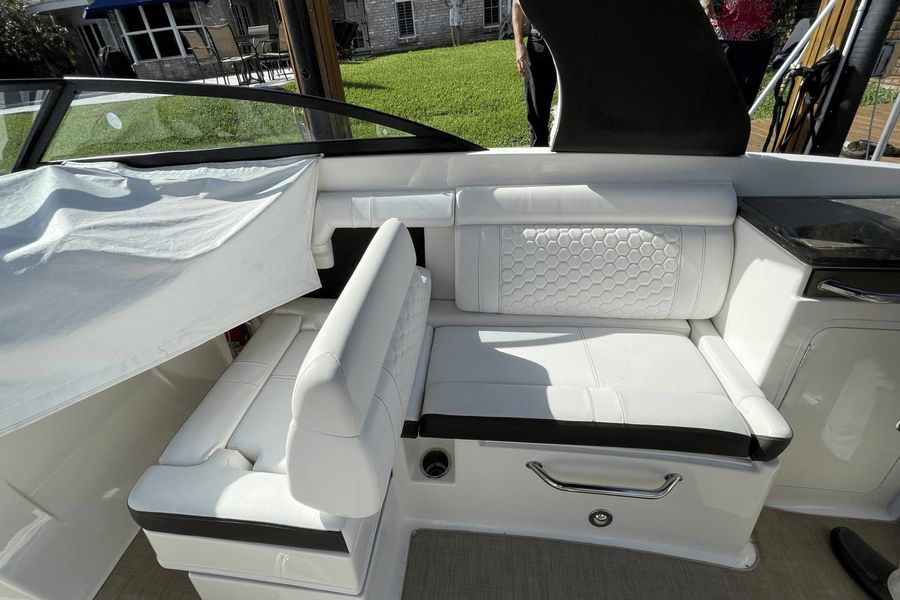 2018 Sea Ray SDX 290 Outboard