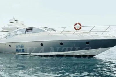 Azimut 68S
