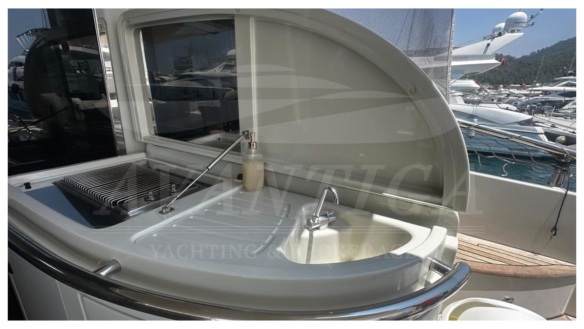 2009 Azimut 63 
