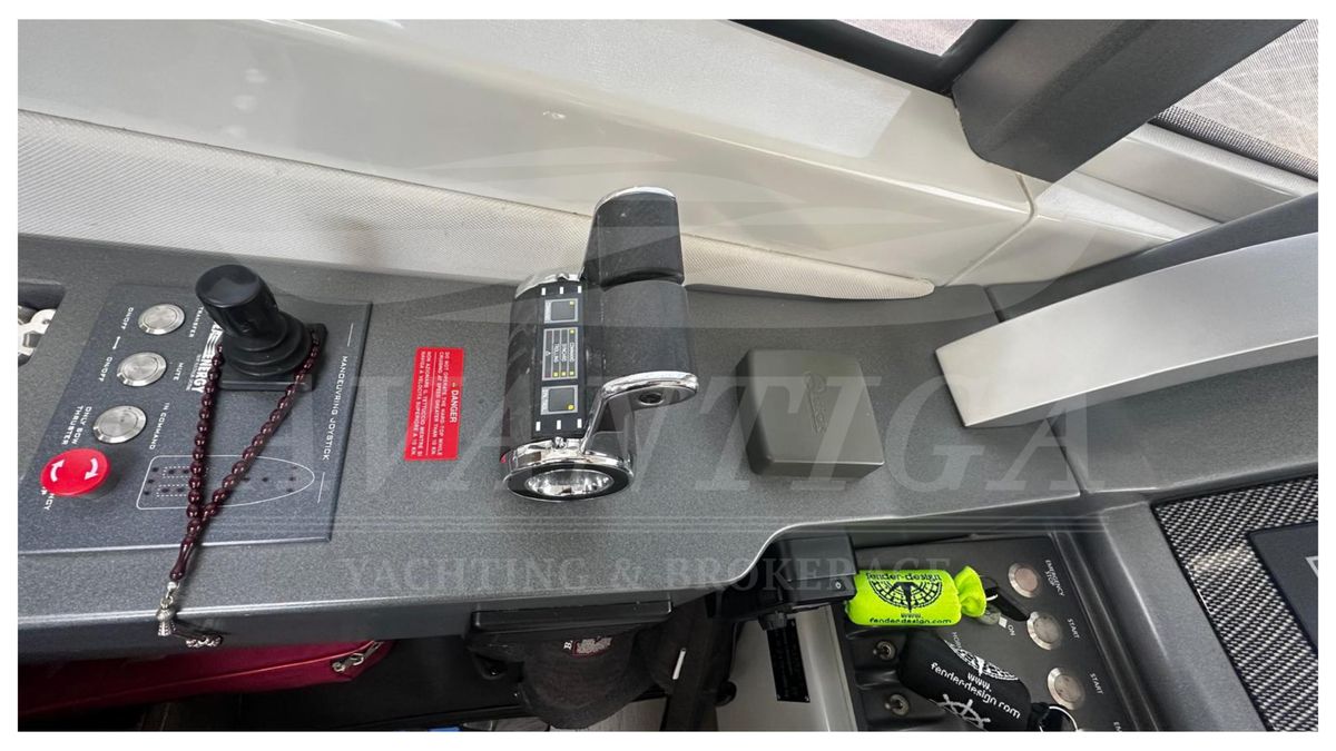2009 Azimut 63 