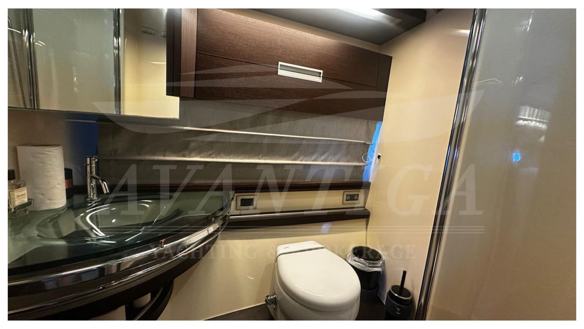 2009 Azimut 63 