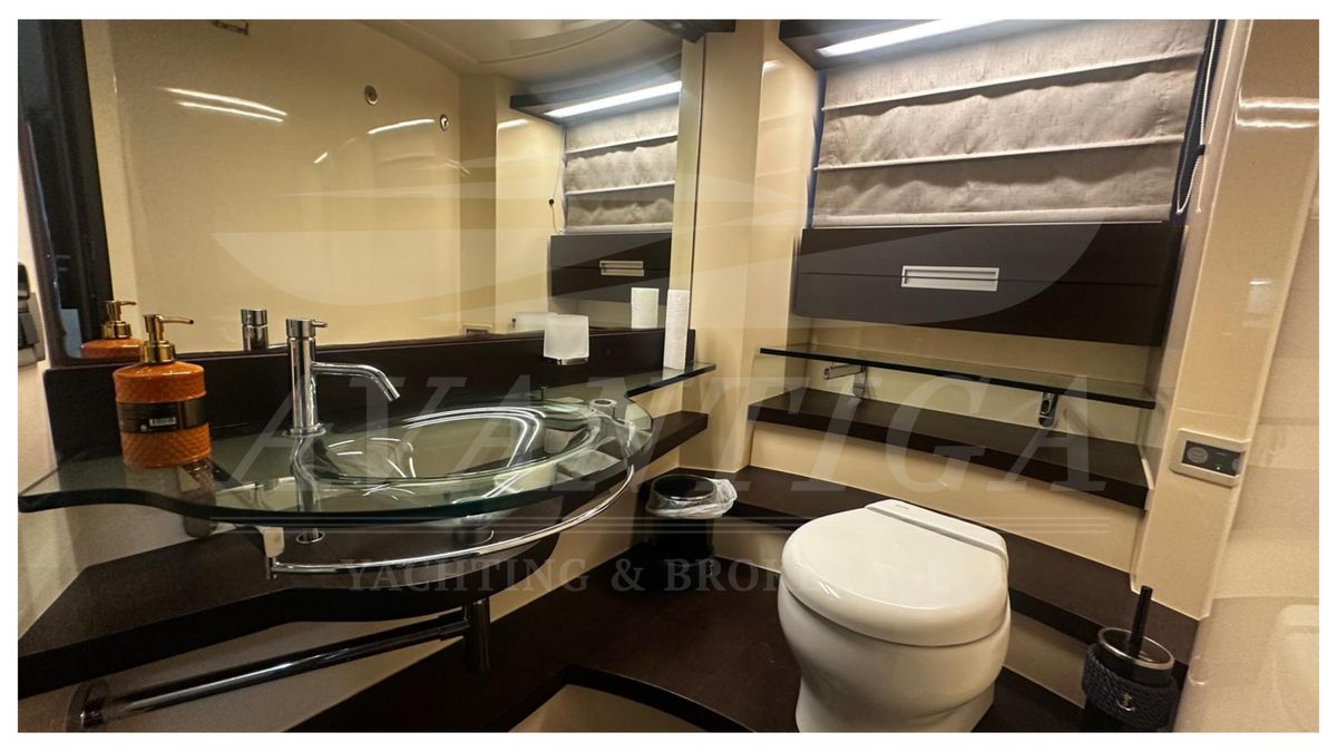 2009 Azimut 63 