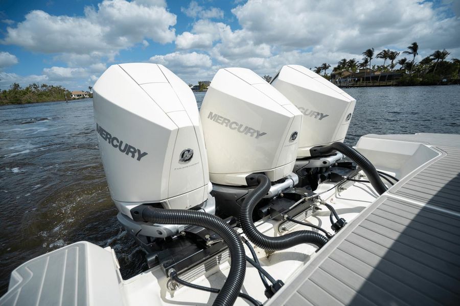 2022 Sea Ray Sundancer 320 OB