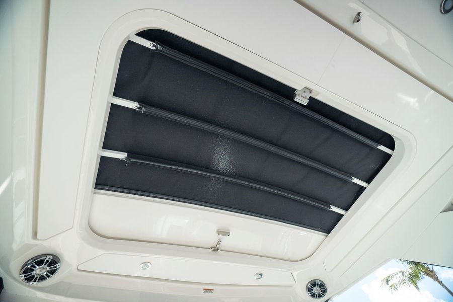 2022 Sea Ray Sundancer 320 OB