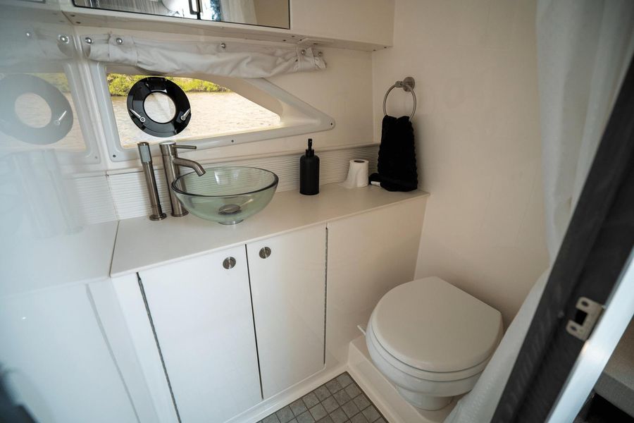 2022 Sea Ray Sundancer 320 OB