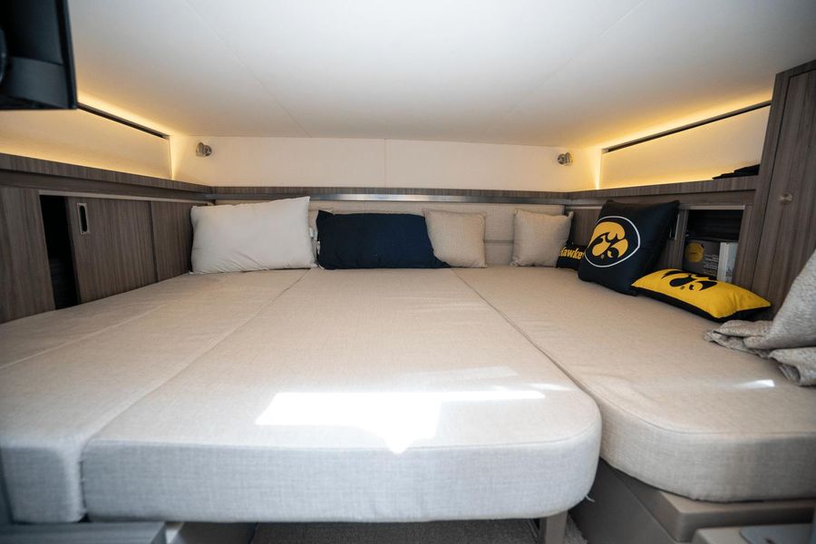 2022 Sea Ray Sundancer 320 OB