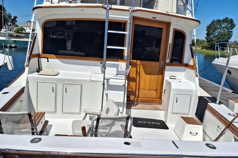  Yacht Photos Pics 1989 Ocean Yachts 44 Super Sport Custom boat deck with seating and ladder.