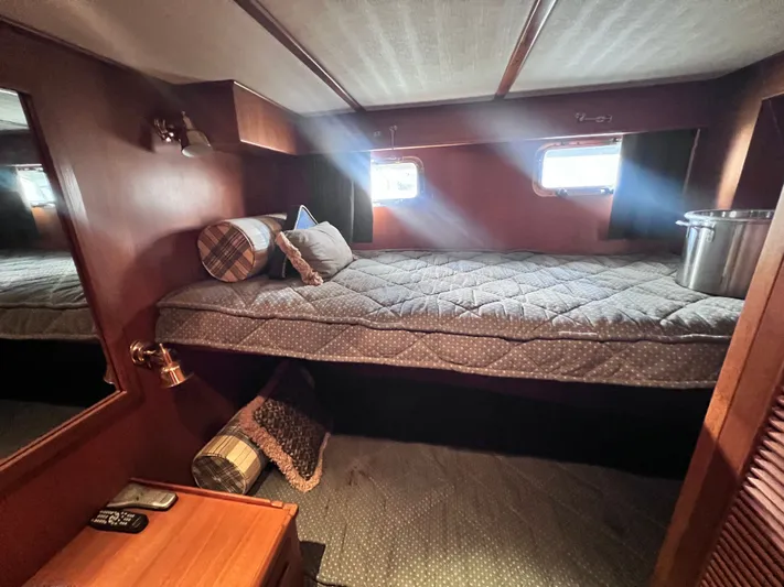 Xanadu Yacht Photos Pics 2006 DeFever Pilothouse cabin with cozy bed, wooden interior, and porthole windows.