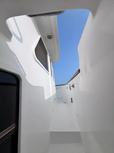 Xanadu Yacht Photos Pics 2006 DeFever Pilothouse yacht exterior walkway under clear blue sky.