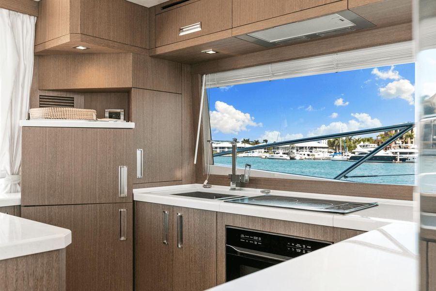 2019 Galeon 550 Fly