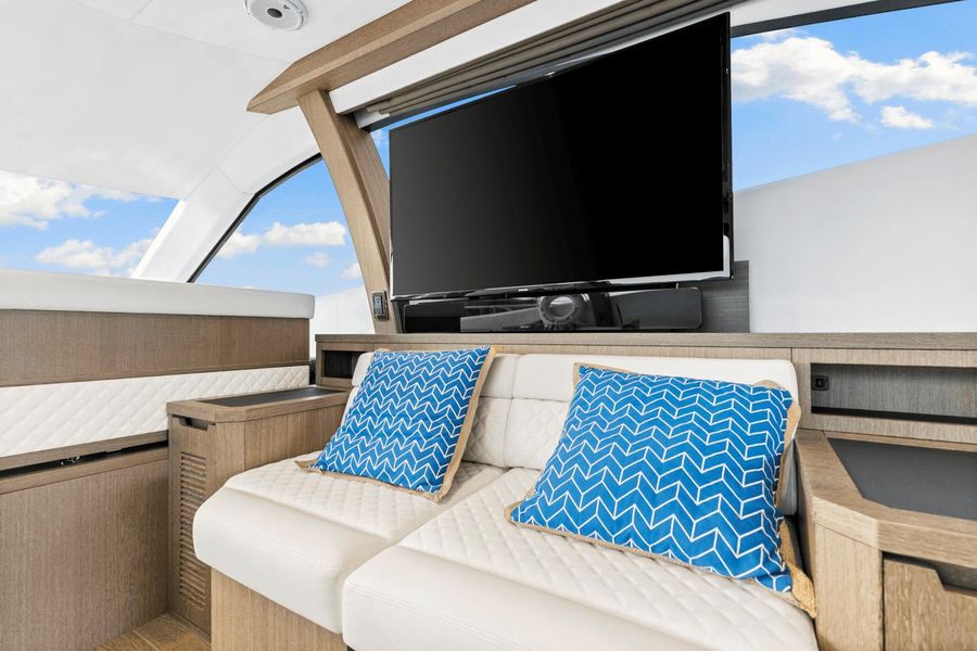 2019 Galeon 550 Fly