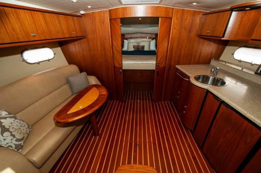 2010 Tiara Yachts 3900 Sovran