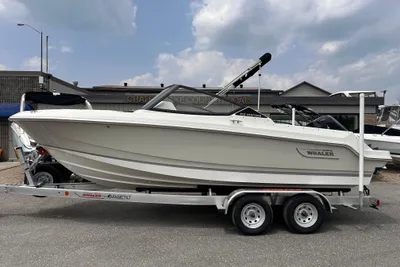 Boston Whaler 210 Vantage