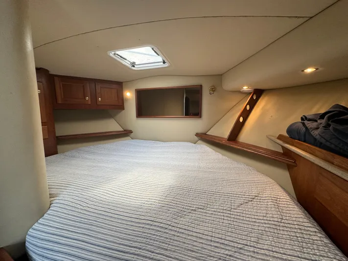 Lime Of Coconut Yacht Photos Pics 2006 Rampage 38 Express cabin with bed, skylight, and wooden storage cabinets.