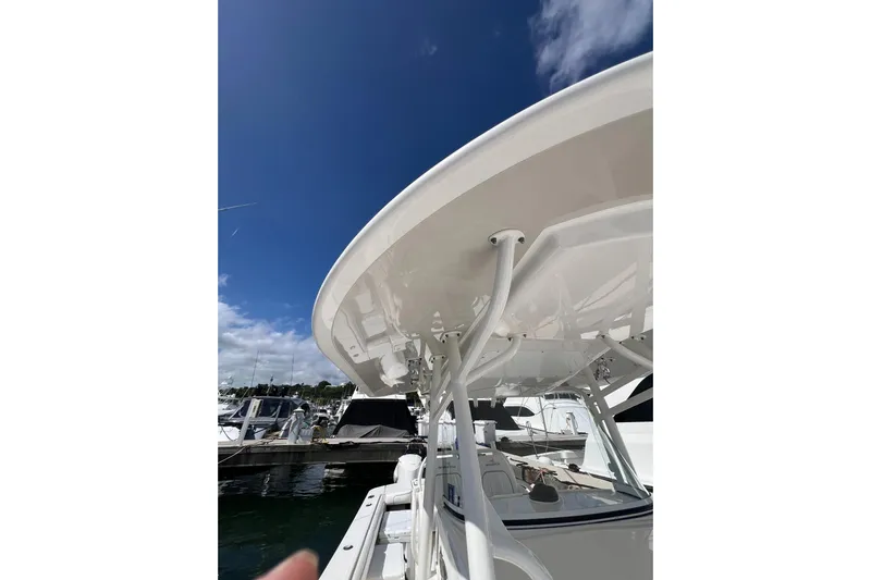 No Name Yacht Photos Pics 2016 Regulator 34 Center Console boat at marina under clear blue sky.