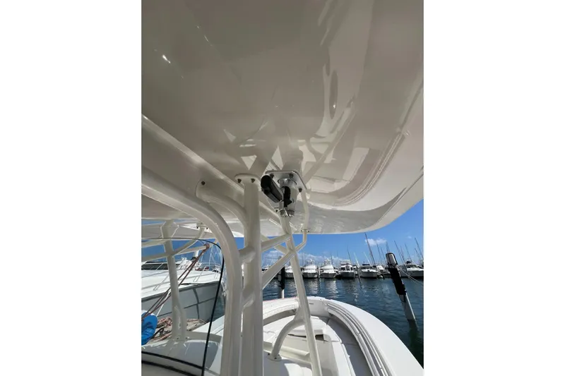 No Name Yacht Photos Pics 2016 Regulator 34 Center Console boat at marina, showcasing sleek design and structure.