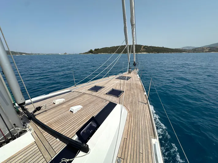 Nick Of Time III Yacht Photos Pics 2015 Beneteau Oceanis 55 sailing on clear blue waters, showcasing elegant deck design.