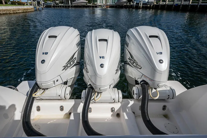  Yacht Photos Pics Triple Yamaha V8 outboard engines on a 2019 Intrepid 407 Nomad FE boat.