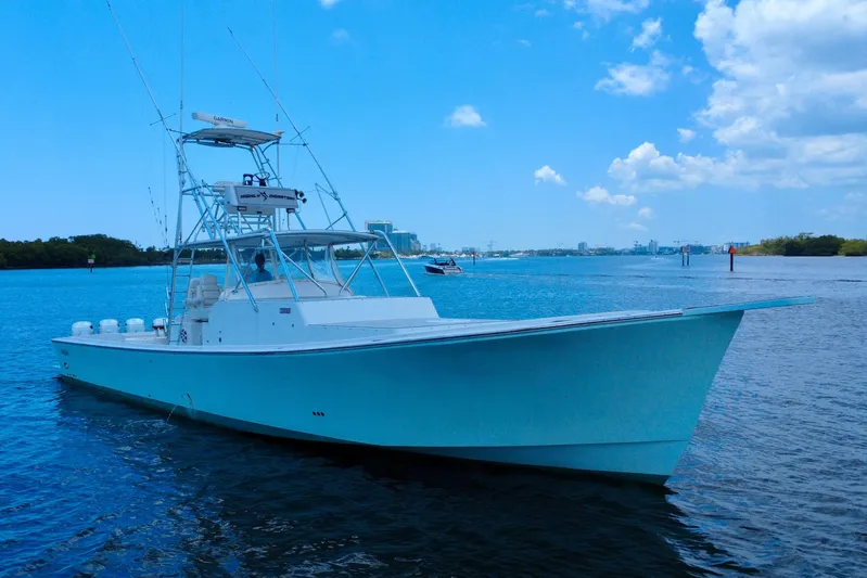 Highly Migratory Yacht Photos Pics 