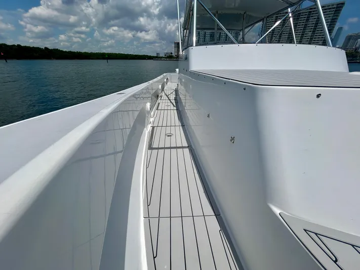 Highly Migratory Yacht Photos Pics 