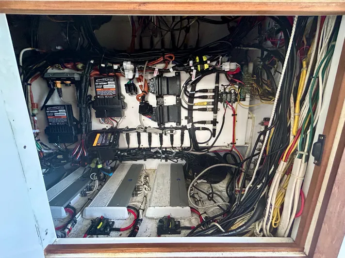 Highly Migratory Yacht Photos Pics 