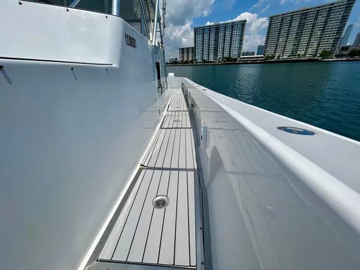 Highly Migratory Yacht Photos Pics 