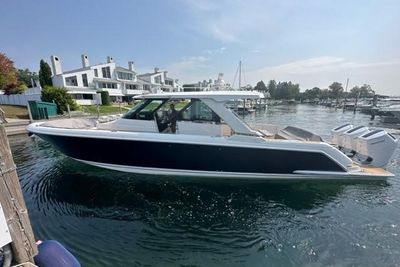 Tiara Yachts 48 LS